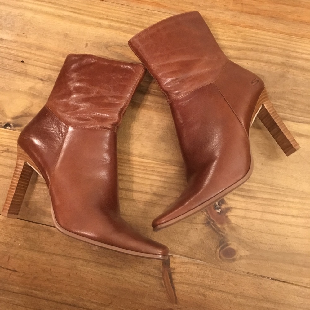 SALE!! Skechers brown leather ankle booties size 9
