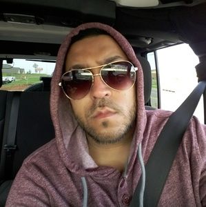 Meet your Posher, Jhoe