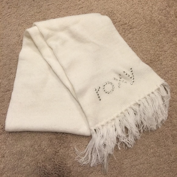 🧣 ROXY Scarf - Picture 1 of 7