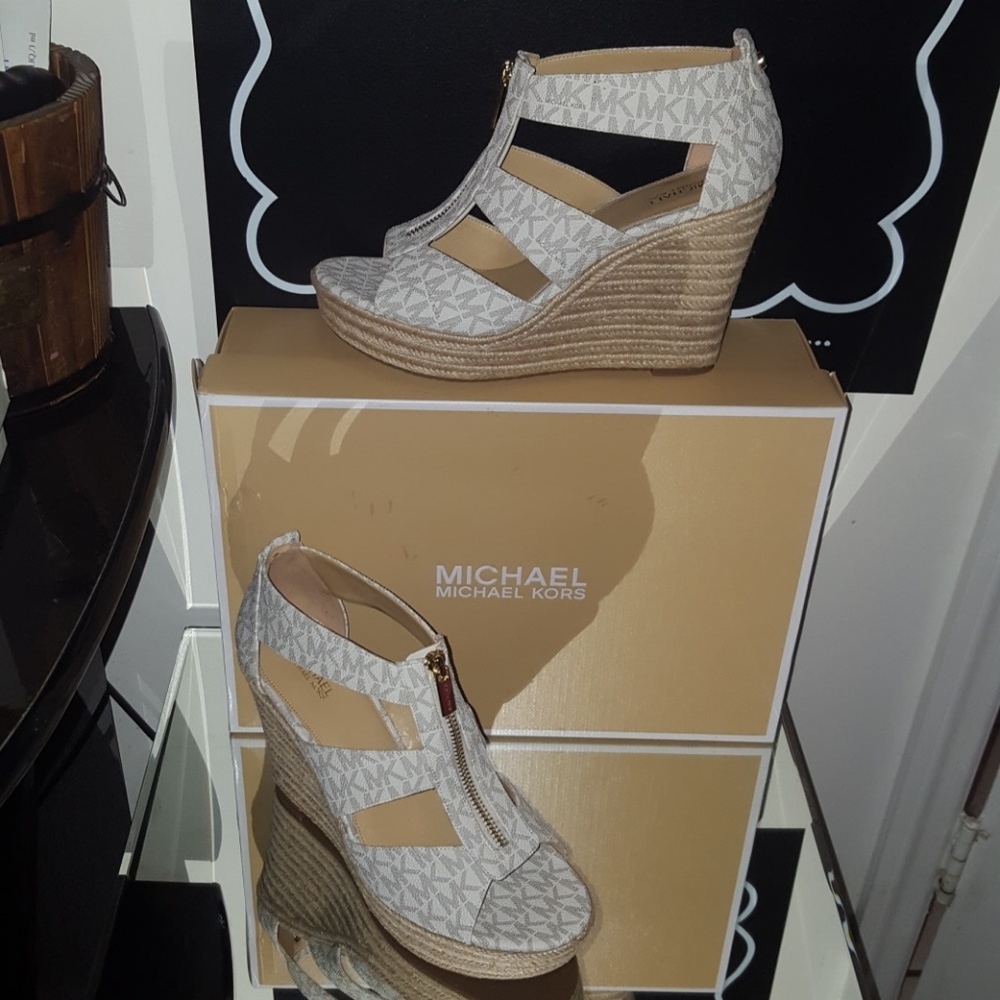 *SOLD*NEW MICHAEL MICHAEL KORS DAMITA WEDGE