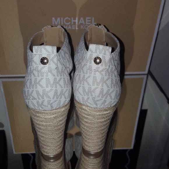 *SOLD*NEW MICHAEL MICHAEL KORS DAMITA WEDGE - Picture 3 of 8