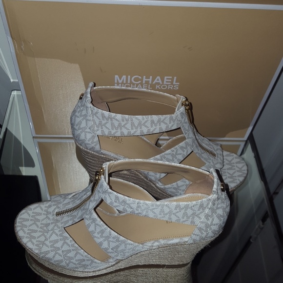 *SOLD*NEW MICHAEL MICHAEL KORS DAMITA WEDGE - Picture 4 of 8