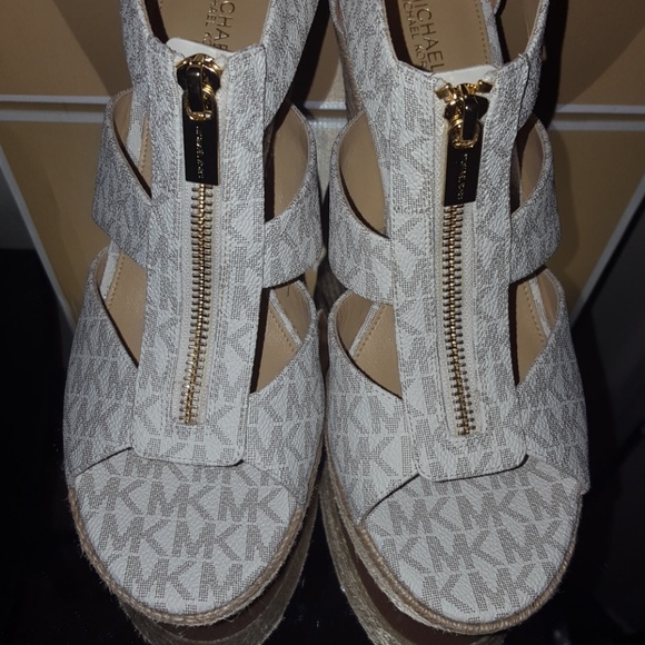 *SOLD*NEW MICHAEL MICHAEL KORS DAMITA WEDGE - Picture 5 of 8