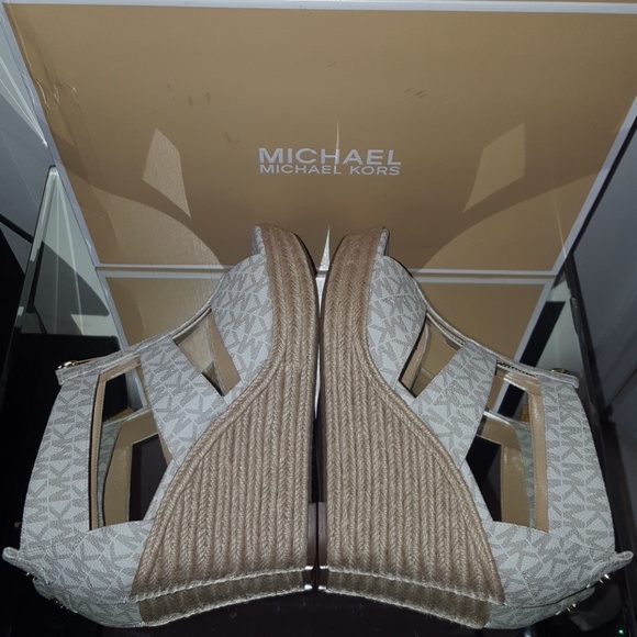 *SOLD*NEW MICHAEL MICHAEL KORS DAMITA WEDGE - Picture 6 of 8