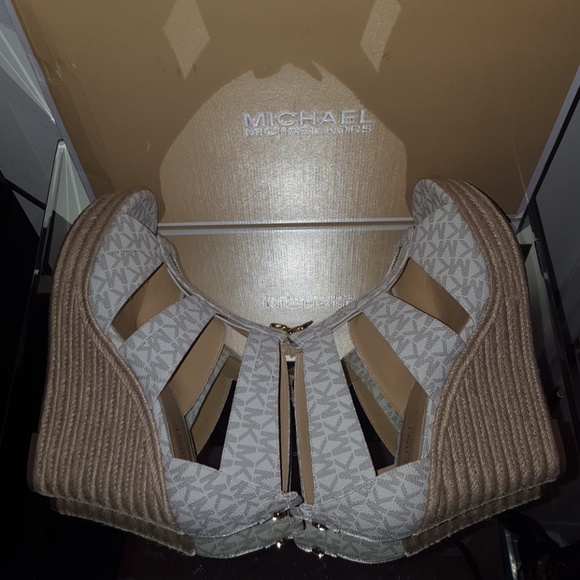 *SOLD*NEW MICHAEL MICHAEL KORS DAMITA WEDGE - Picture 7 of 8