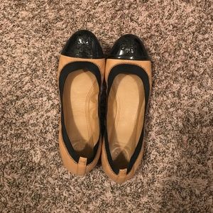 Tory burch brown leather flats with black tips