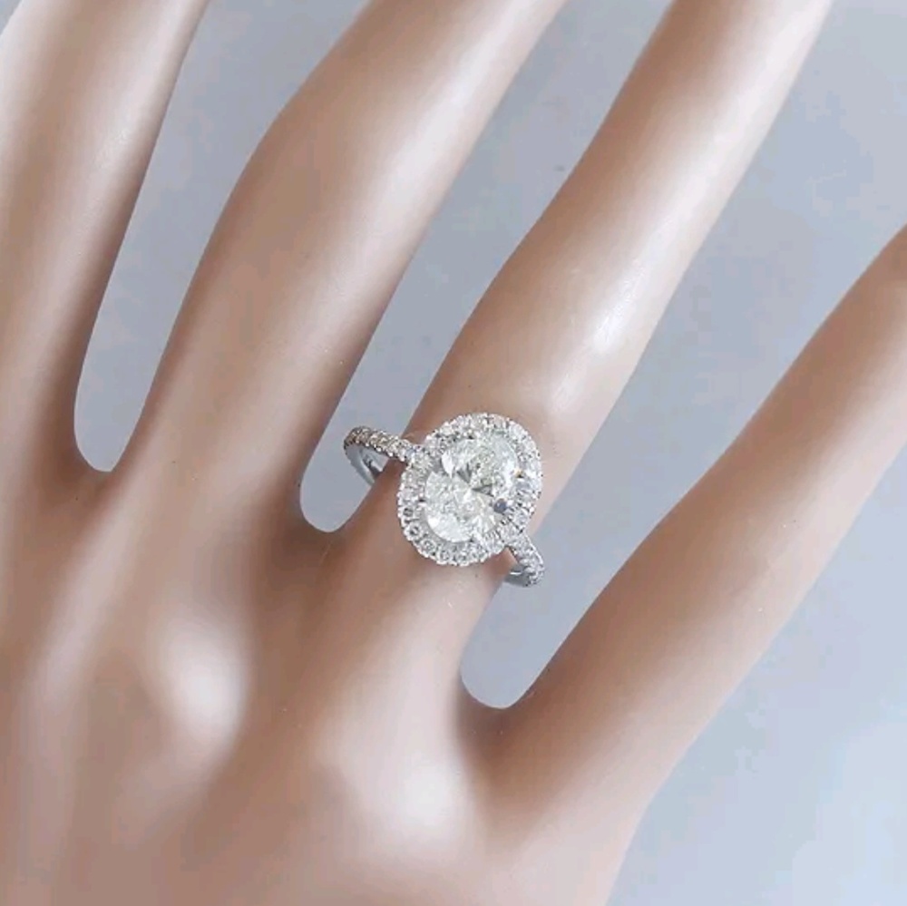 18K WHITE GOLD 1.30CTW OVAL & ROUND CUT DIAMOND