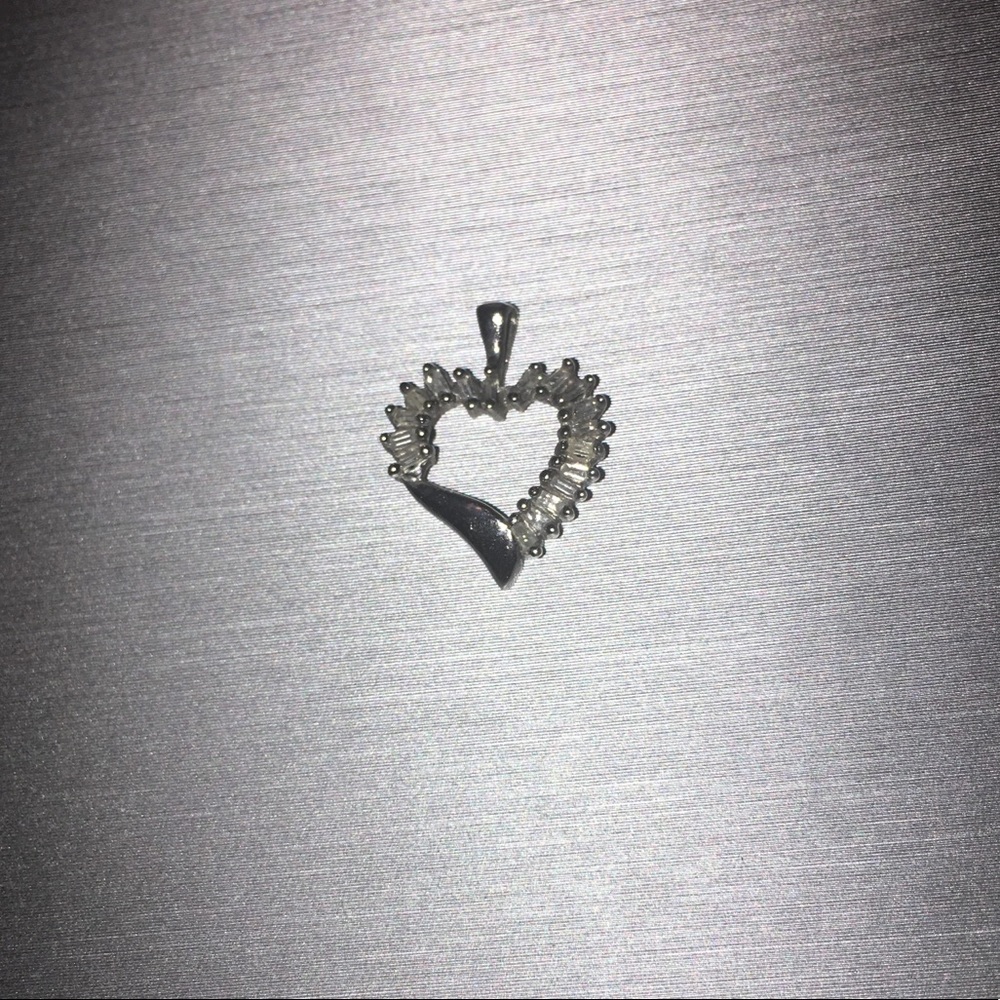 10K White Gold Heart Shaped Pendant!