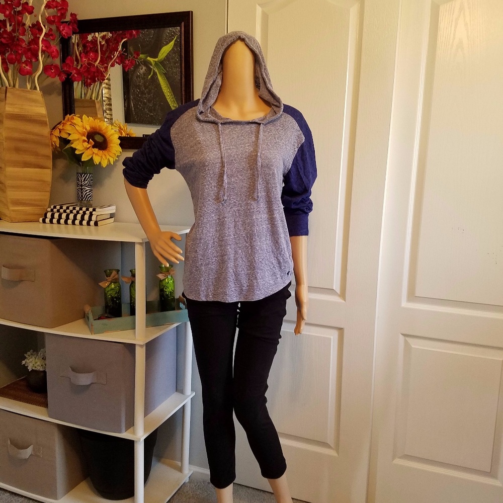 Heather gray casual hooded Tee w/blue sleeves