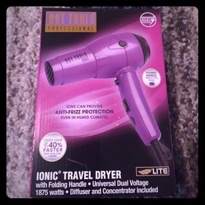 Like New Hot tools Travel dual voltage hair dryer