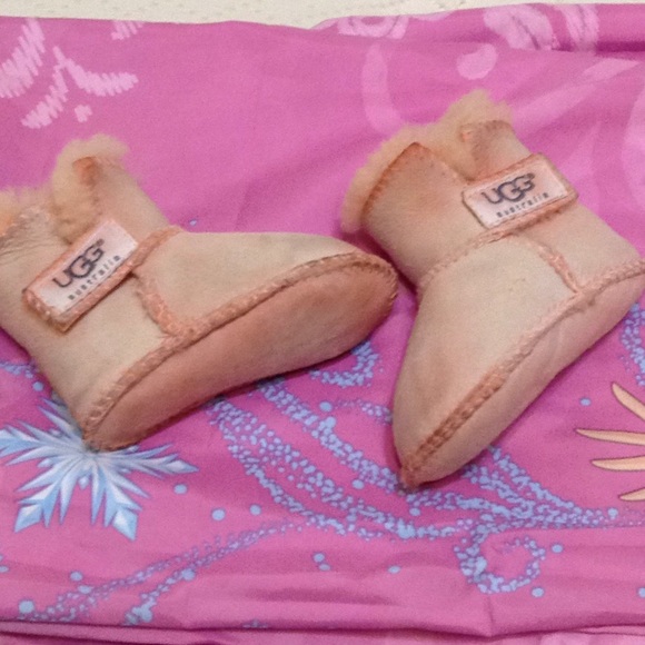 UGG Other - Ugg Erin Baby booties Small (like 2/3)