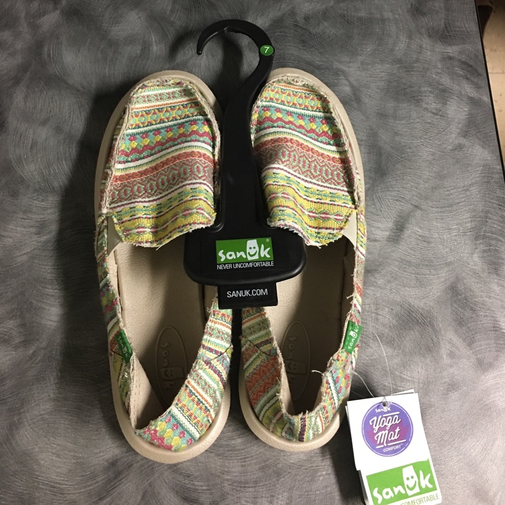 Sanuks size 7