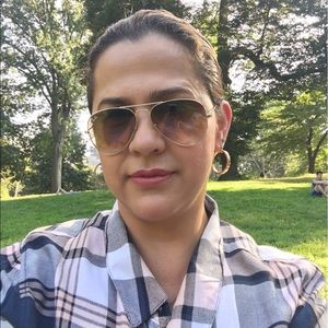 Meet your Posher, Mariela