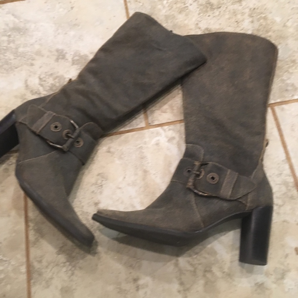 *FLASH SALE! Gray sz 8 boots. Grey/tan leather