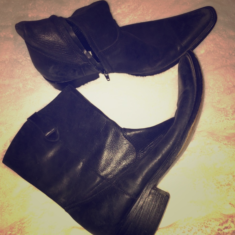 Steve madden black zip up boots