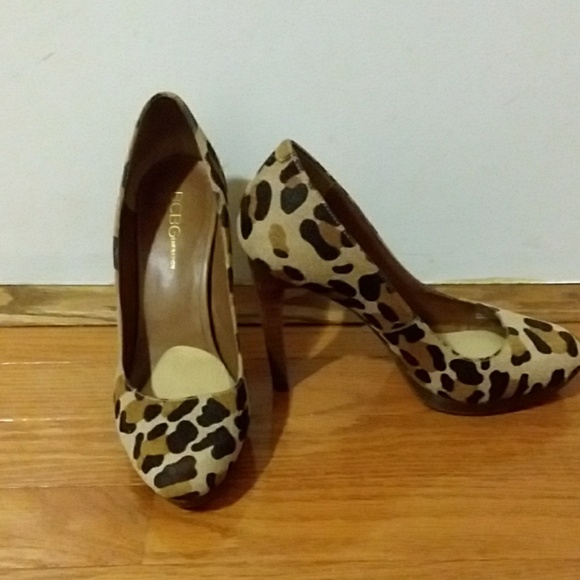 BCBG Pumps - Picture 1 of 2
