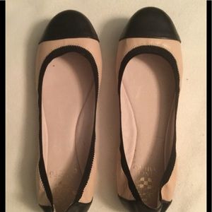 Vince Camuto cream/Navy flats