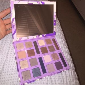Gently used Tarte eyeshadow palette!!!
