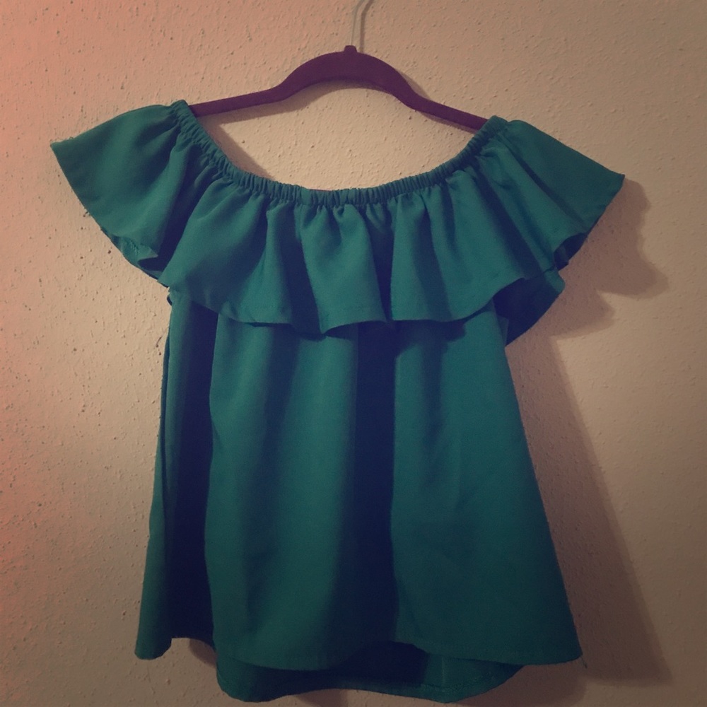 Green if the shoulder blouse