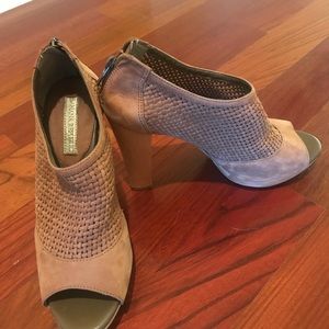 Banana Republic peep toes booties camel sz 8.5 EUC