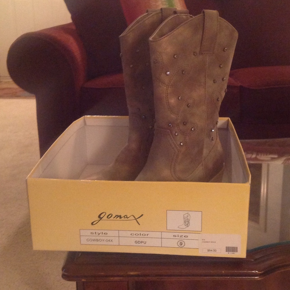 Gomax cowboy boots size 9