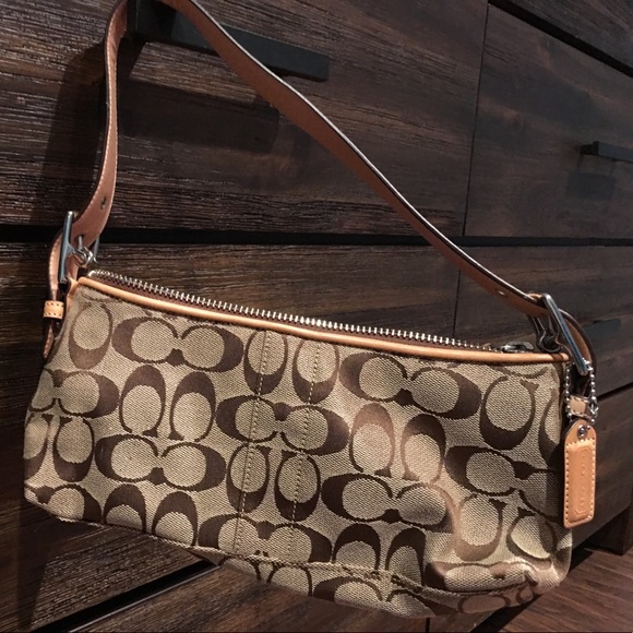 Small tan/brown coach purse - Picture 3 of 4