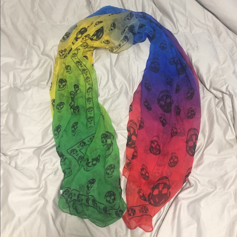 Alexander McQueen skull scarf