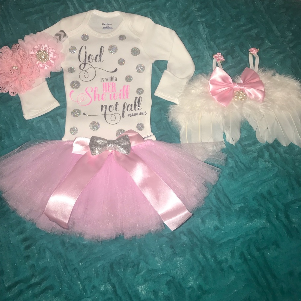 Newborn Angel outfit (NB to 12 mos).