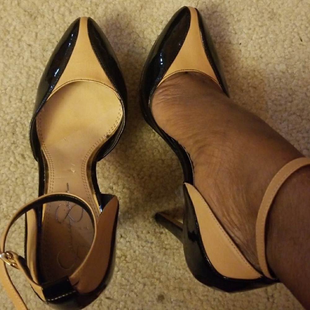 NWOT Jessica  Simpson Black & Beige Patent heels