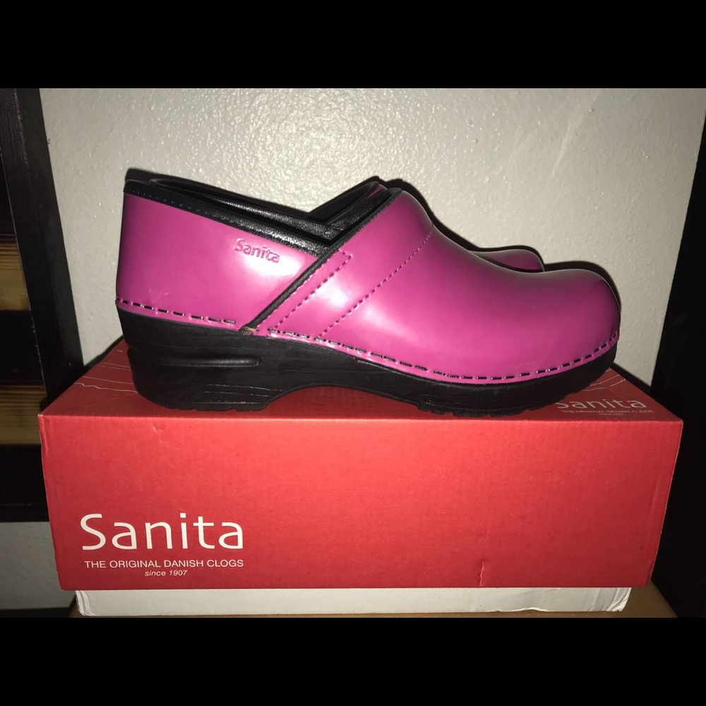 BRAND NEW FUSCIA CLOGS SZ. 38