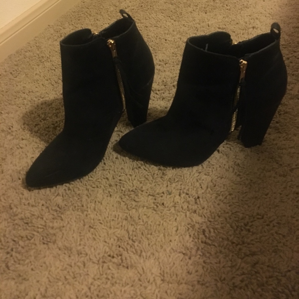 Mossino Black Suede Booties w/ Block Heel
