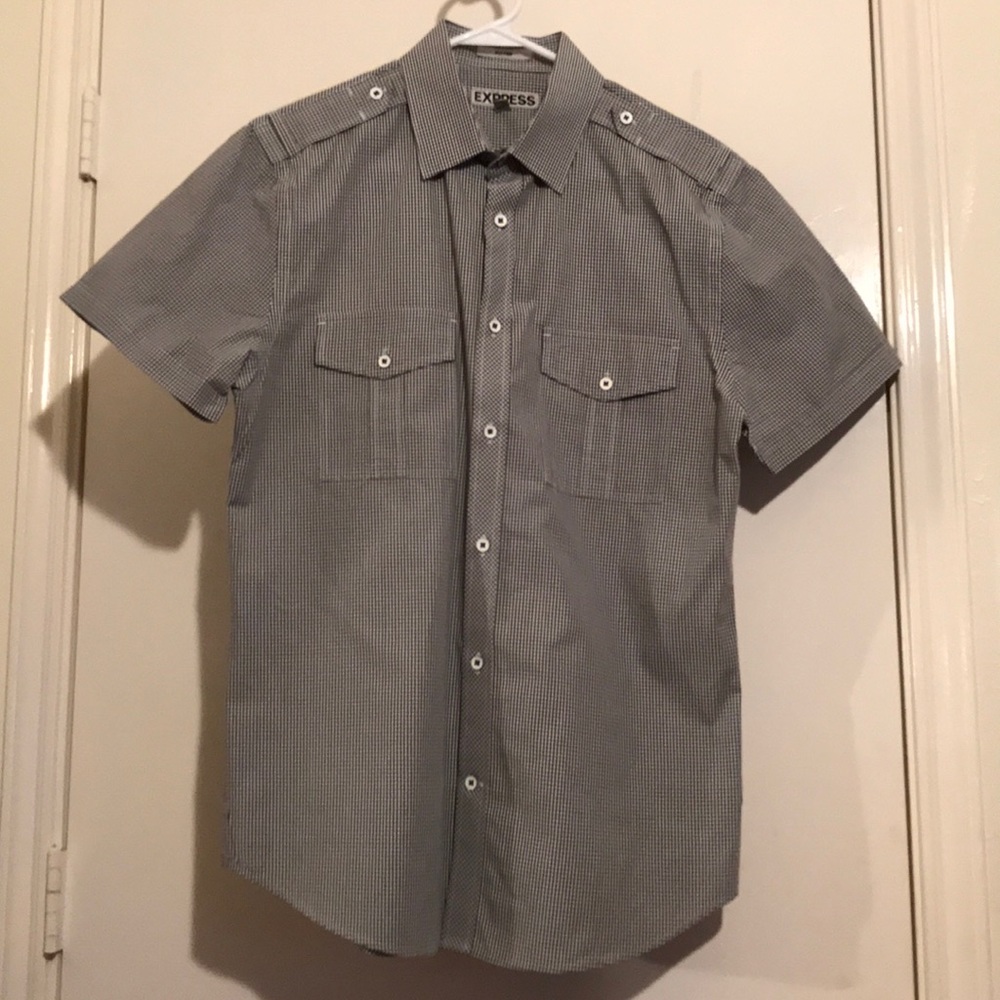 Express fitted button up
