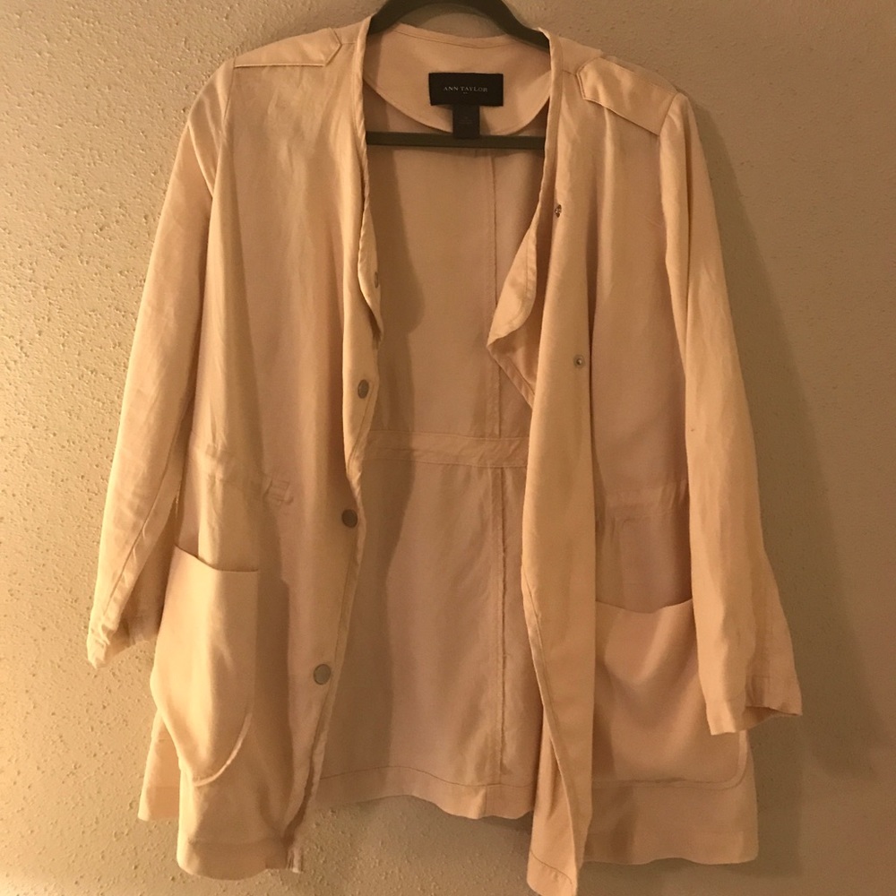 Cream Ann Taylor 3/4 blazer.
