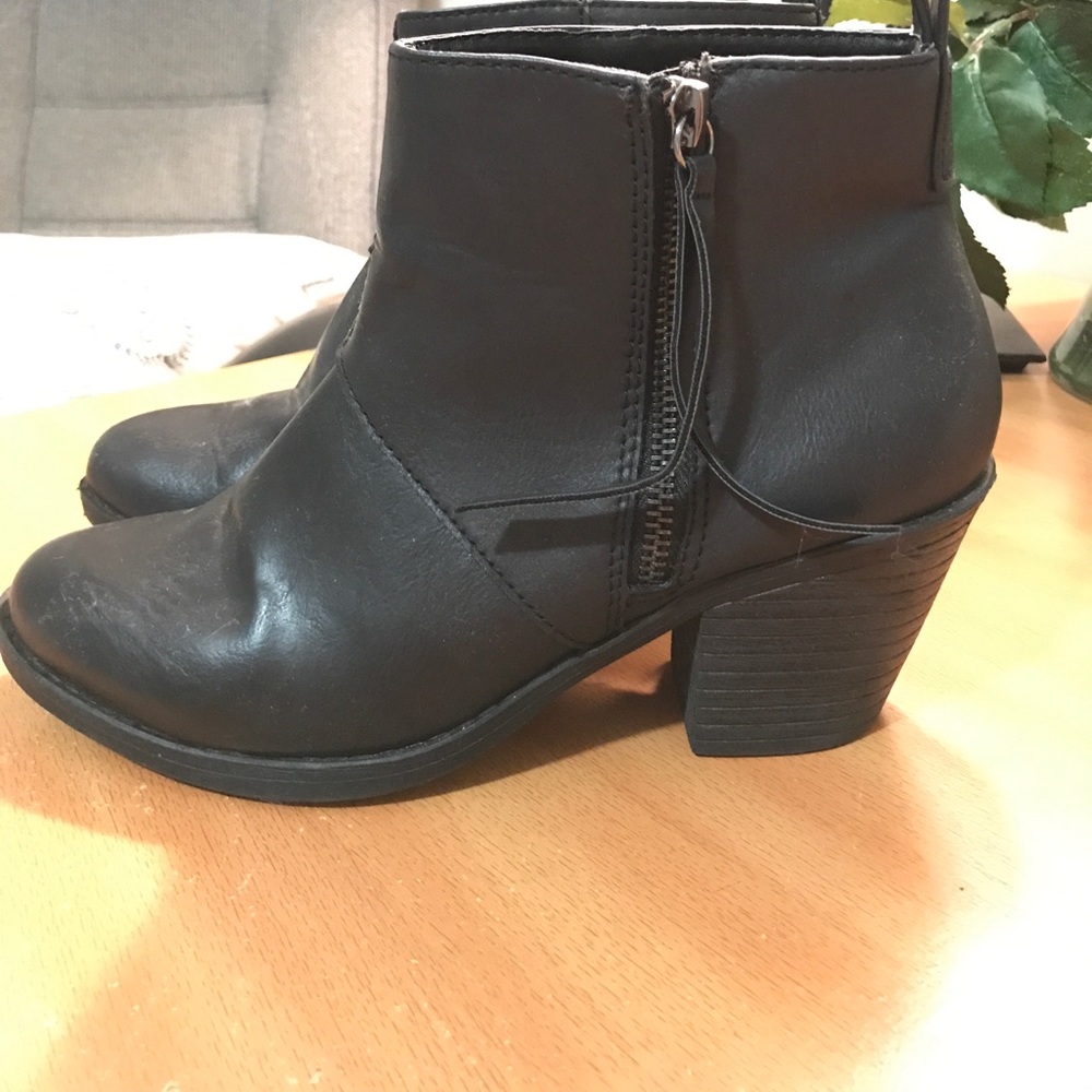 Black Booties w| zipper