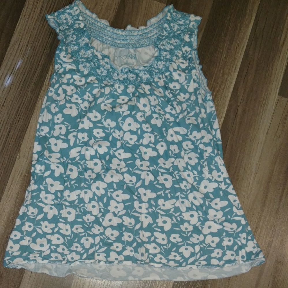 Sleeveless summer top, size medium