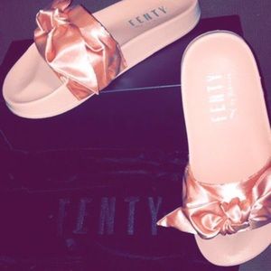 7.5 REAL Fenty Puma bow slides