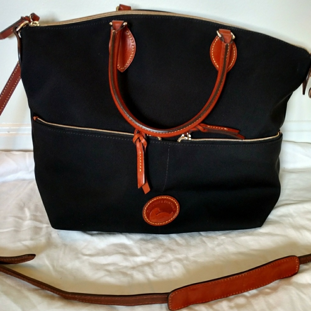 Excellent condition Dooney & Bourke bag