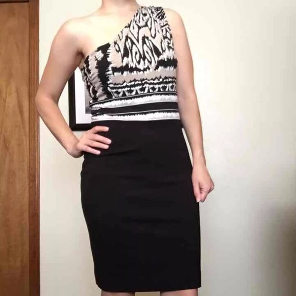 BCBG DRESS - Picture 2 of 3