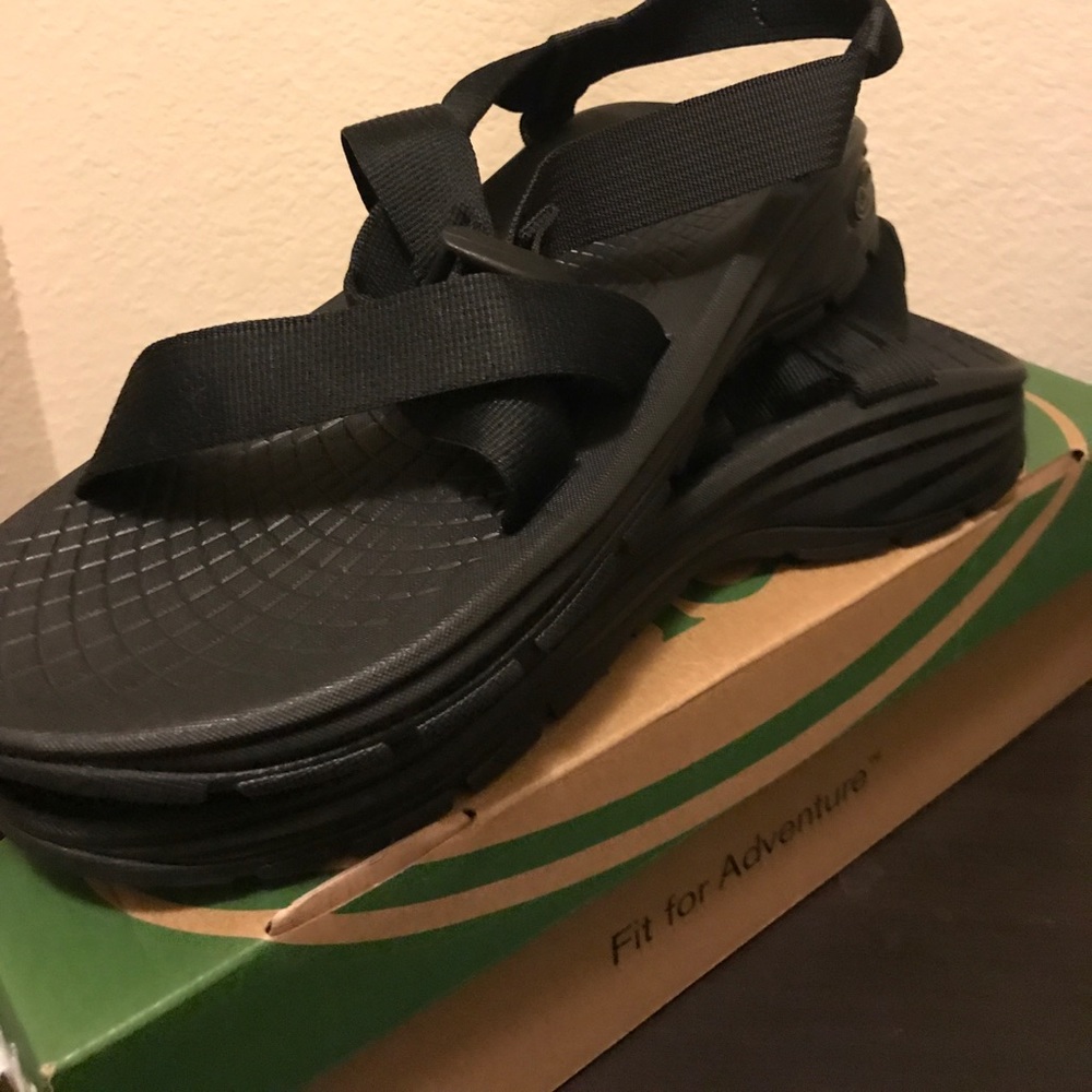Chaco ZVOLV Black NWT