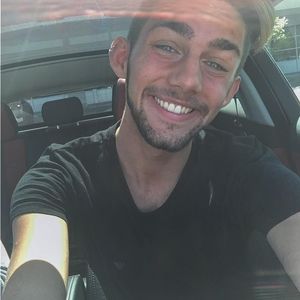 Meet your Posher, Derek