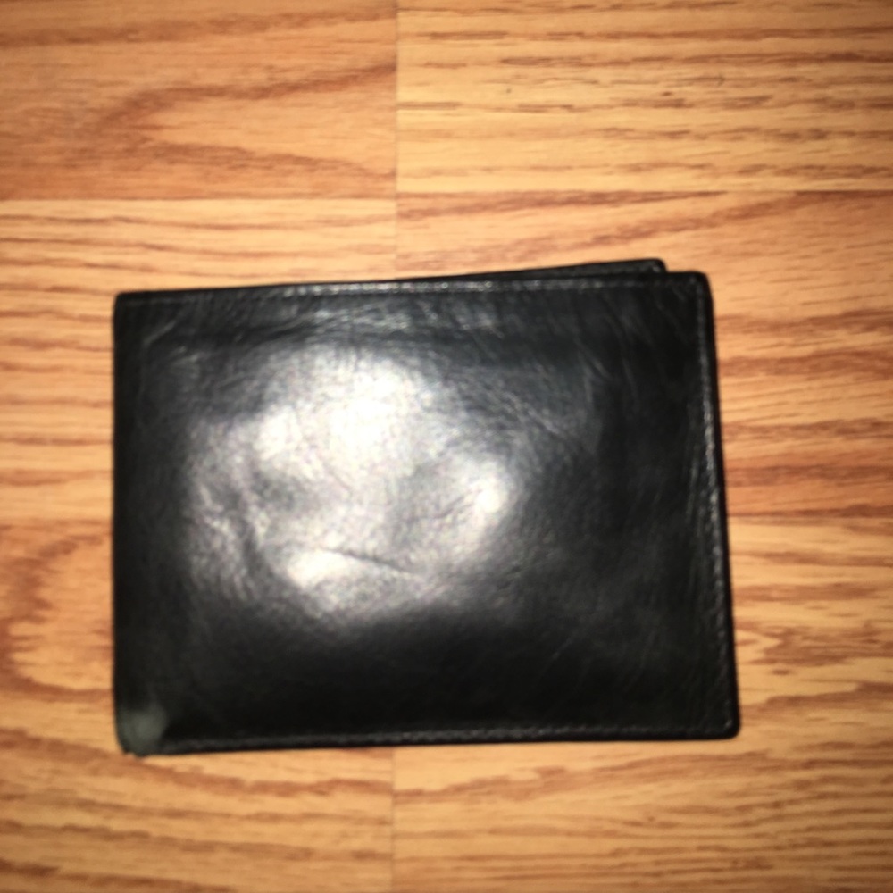 100% Authentic Bi-fold Black Buxton Wallet.