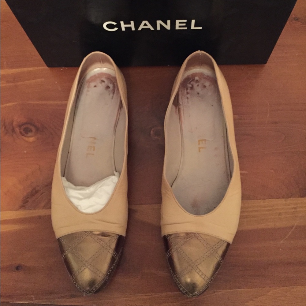 Vintage Chanel flats beige with gold quilted toe