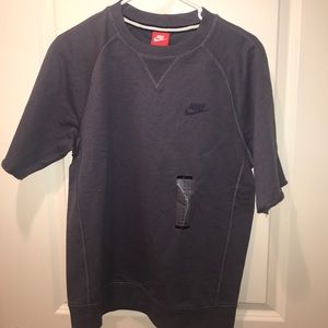 Nike Men’s short sleeved sweatshirt