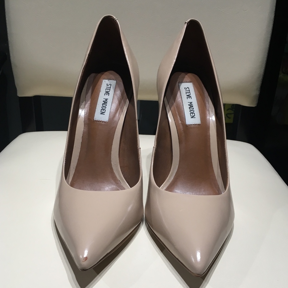 Steve Madden Nude Pumps