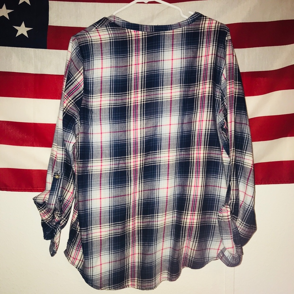 button top - Picture 2 of 2