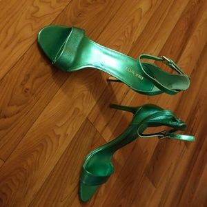 NWOT Metallic Nine West Heels