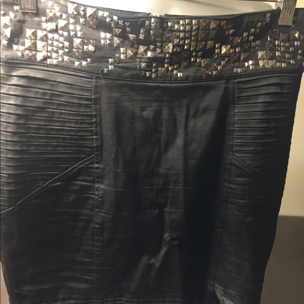 Small bebe kardashian skirt. - Picture 2 of 7
