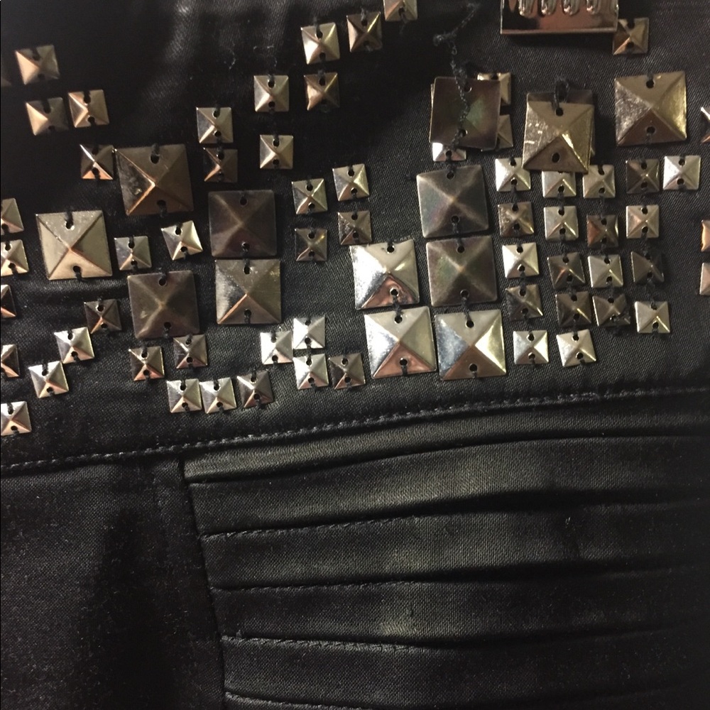 Small bebe kardashian skirt. - Picture 3 of 7