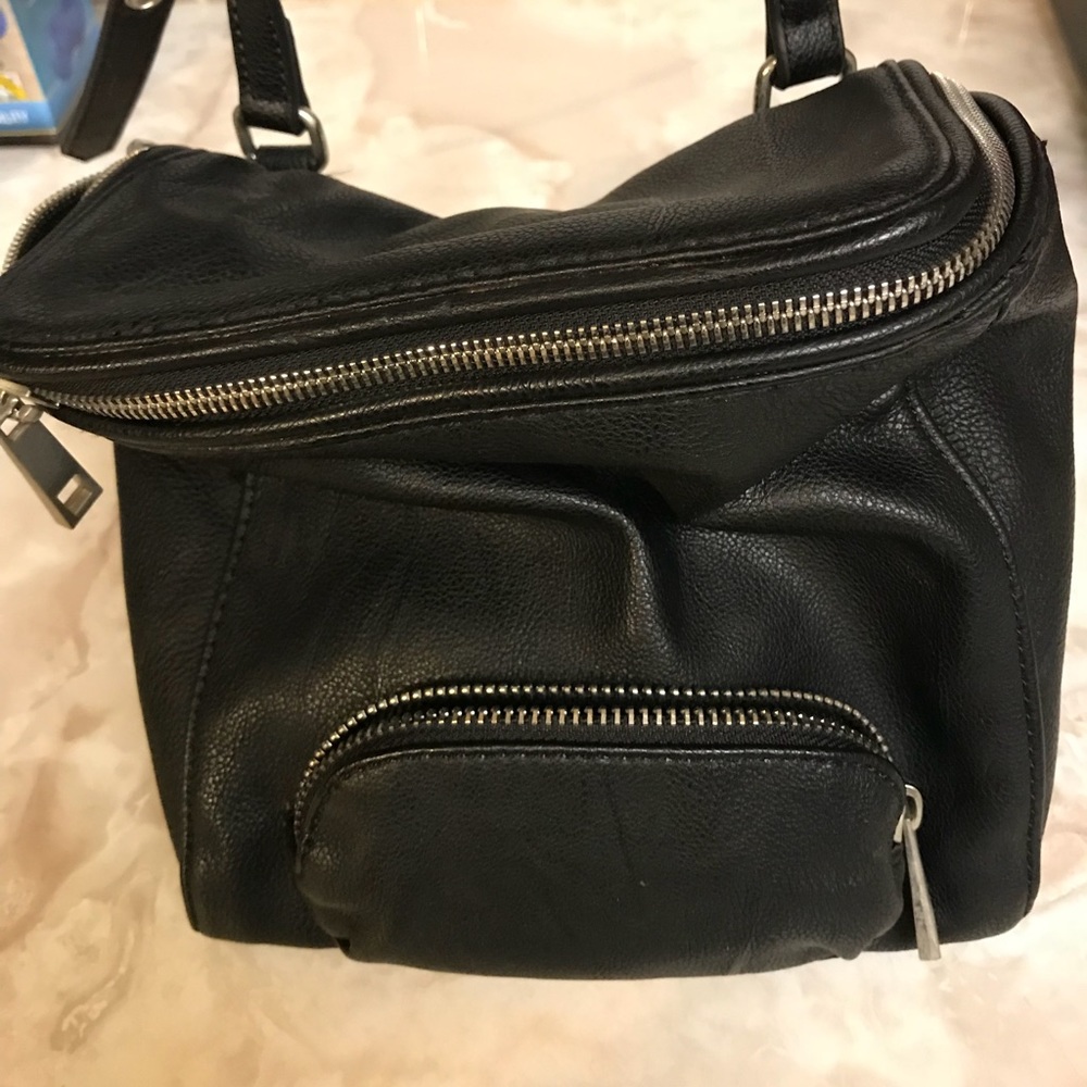 Black leather bag, Deena and Ozzy, adjustable
