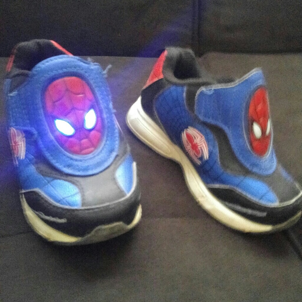 Boys shoes